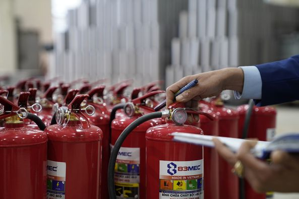 Bình Chữa Cháy ABC 4kg - Giải Pháp Hàng đầu Bảo Vệ Bạn Và Gia đình Khỏi Nguy Cơ Cháy Nổ - 83 MEC